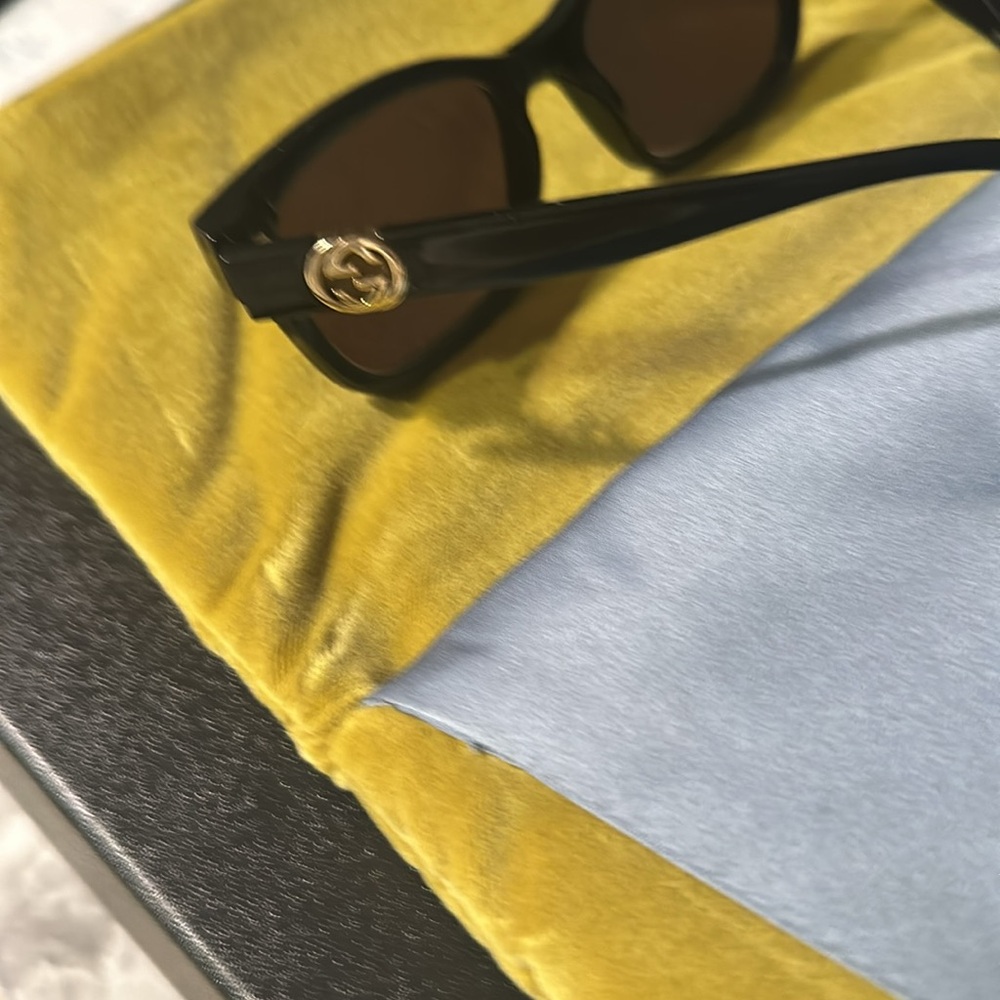GUCCI 100 percent authentic SUNGLASSES - black absolutely fabulous
